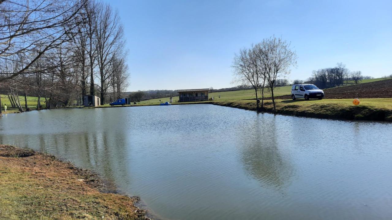 Etang Pre De La Font Hotel Cercles Exterior photo